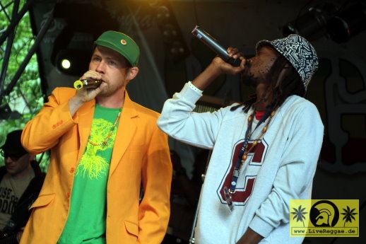 Mellow Mark (D) with Crosby and House Of Riddim 21. Reggae Jam Festival - Bersenbrueck 25. Juli 2015 (1).JPG